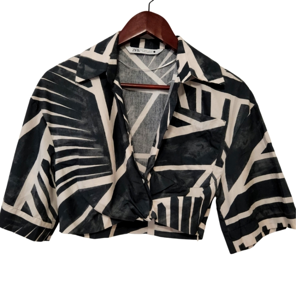 Zara Cropped Black White Pattern top Thick Collar Side Zip Size S